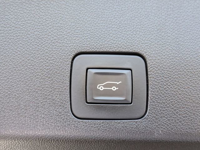 Used 2023 Buick Encore GX Essence w/ Experience Buick Package FWD image 32