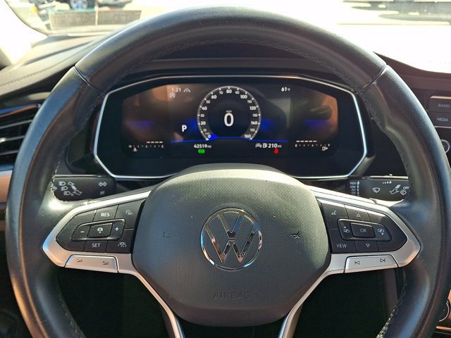 Certified 2023 Volkswagen Jetta SE w/ Panoramic Sunroof Package FWD image 24