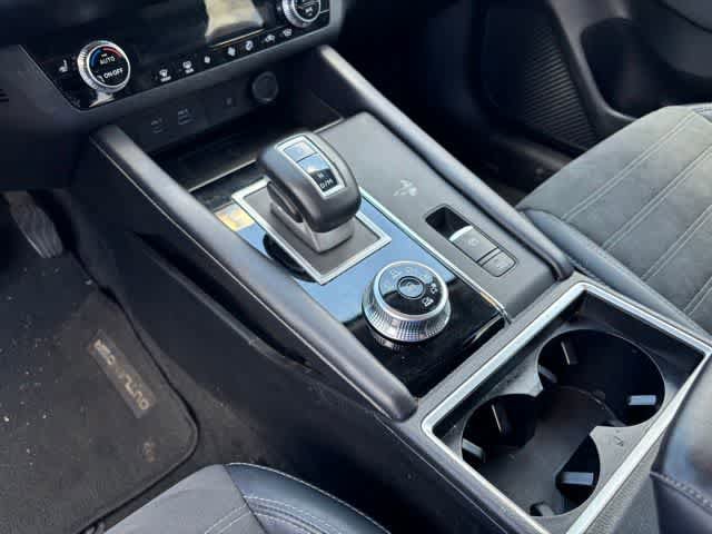 Used 2024 Mitsubishi Outlander SE AWD/4WD image 17