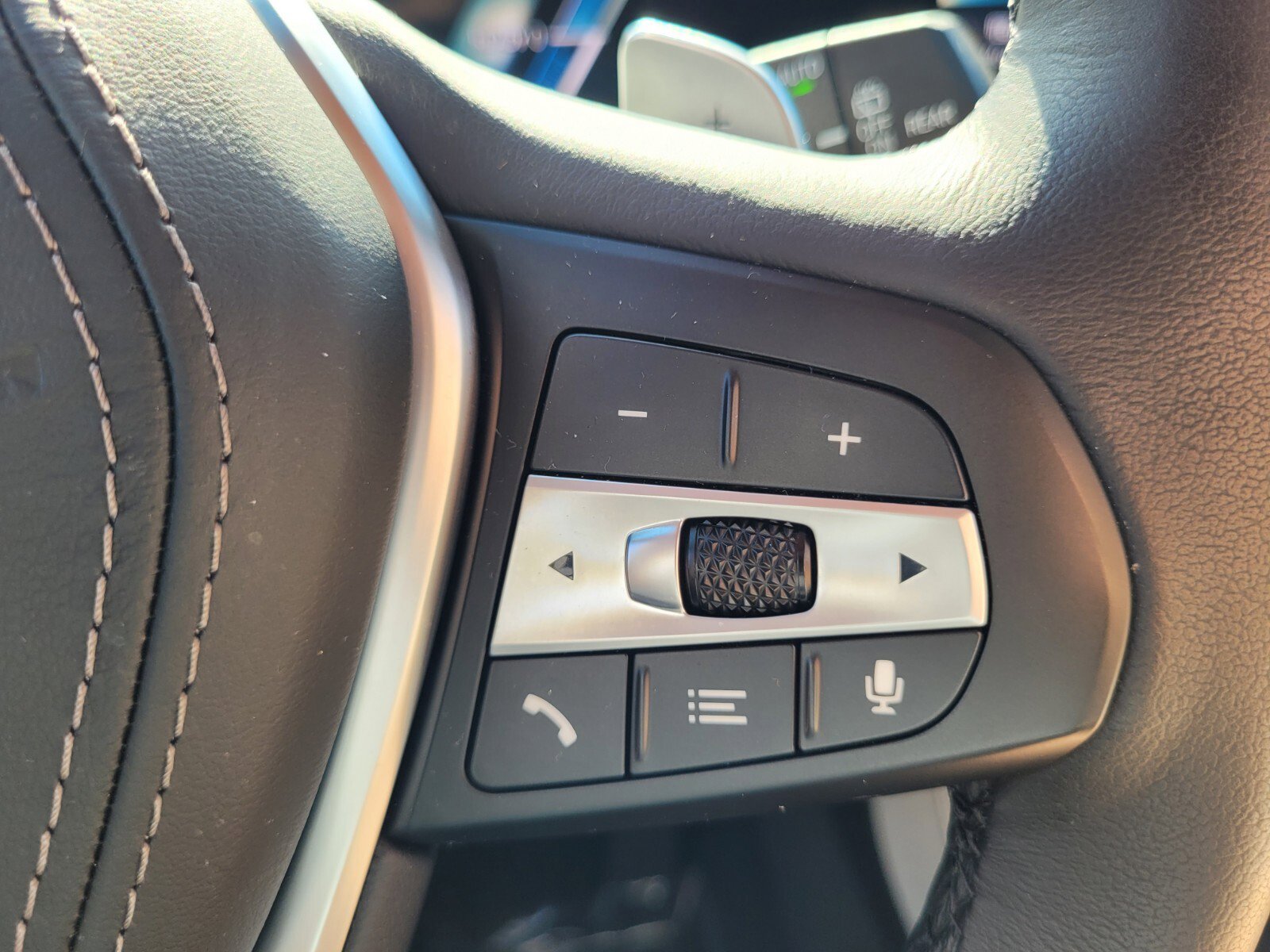 New 2025 BMW X5 xDrive50e w/ Climate Comfort Package image 28