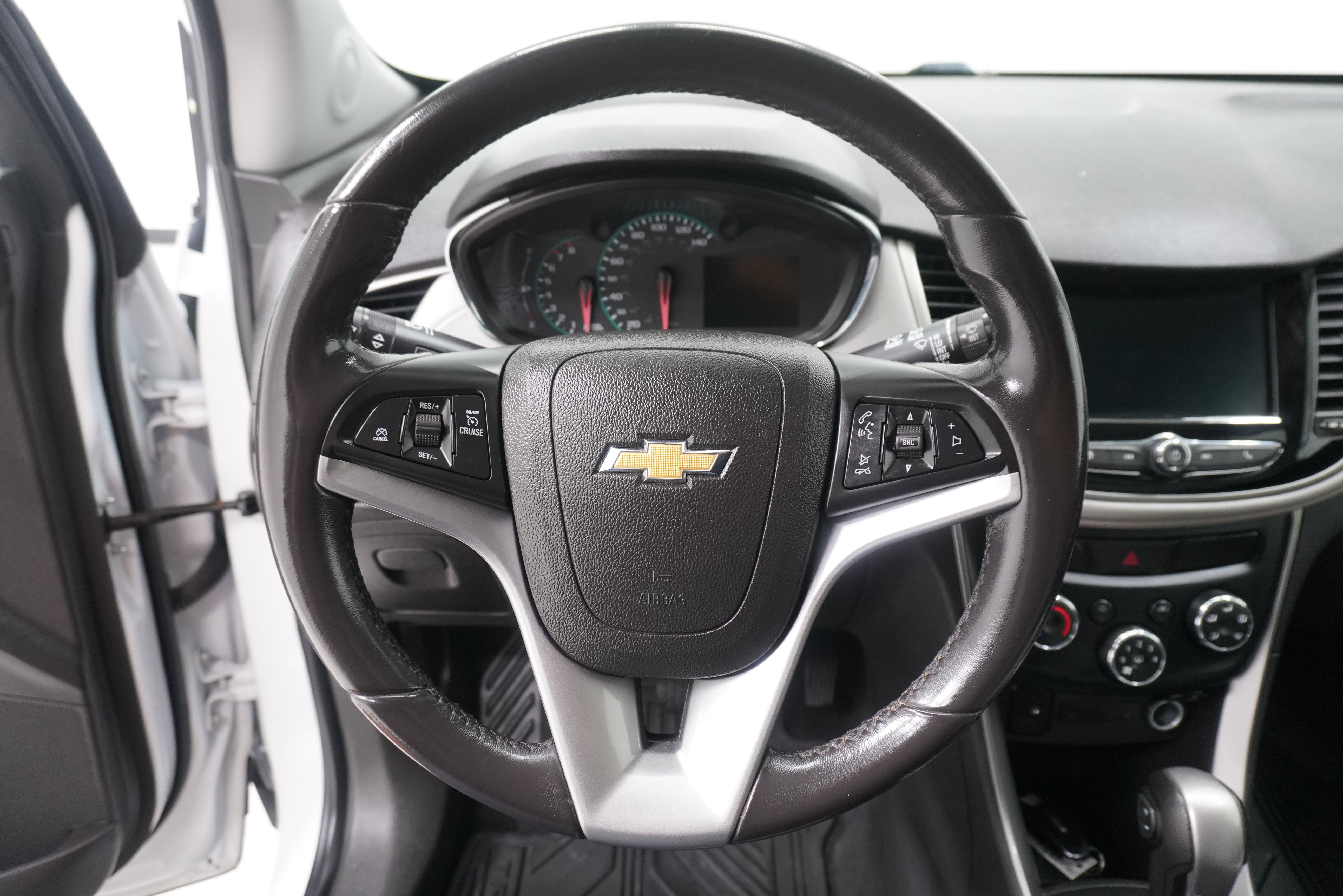 Used 2020 Chevrolet Trax LT w/ LT Convenience Package image 15