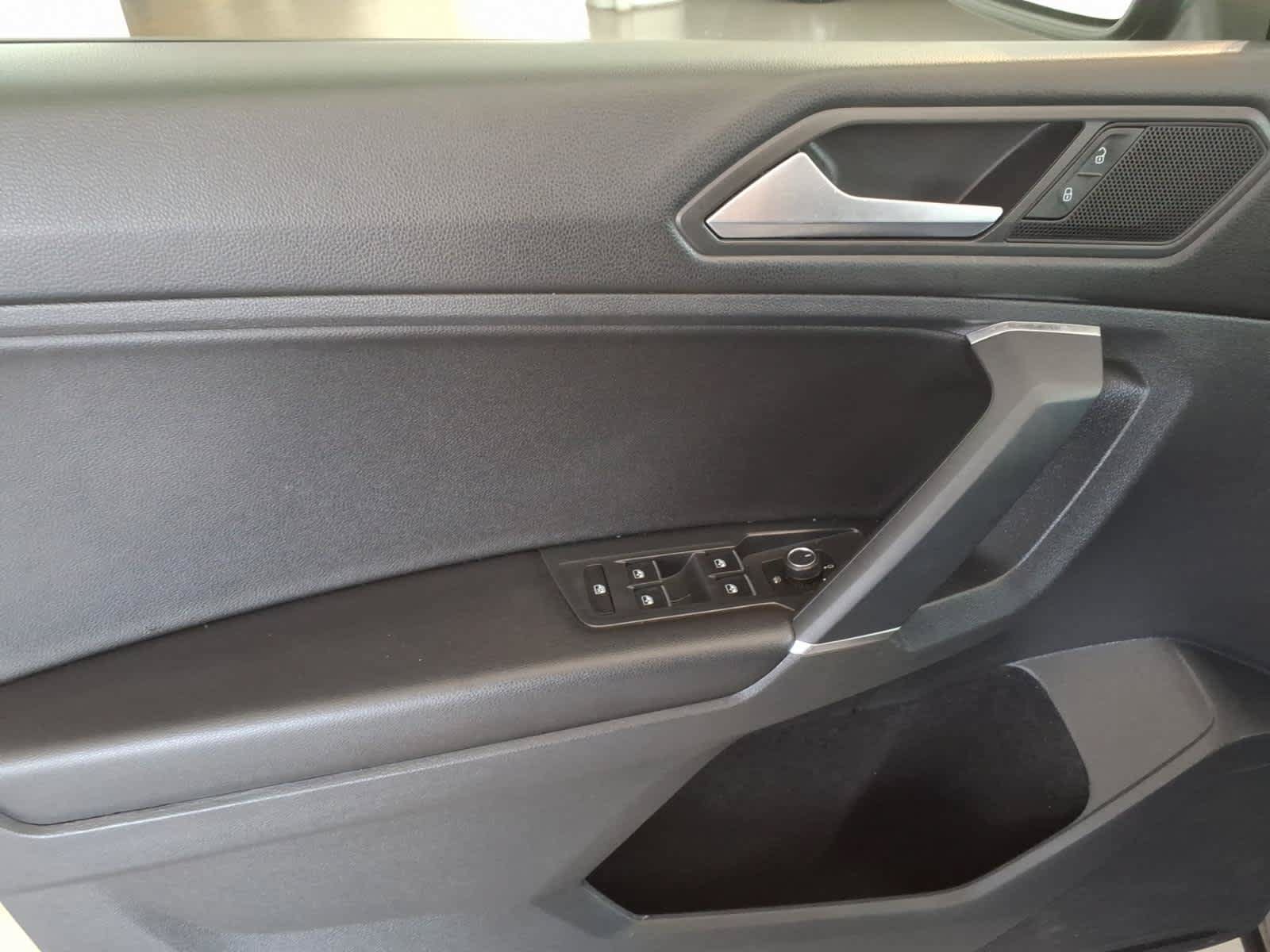 Used 2020 Volkswagen Tiguan SE R-Line AWD/4WD image 15