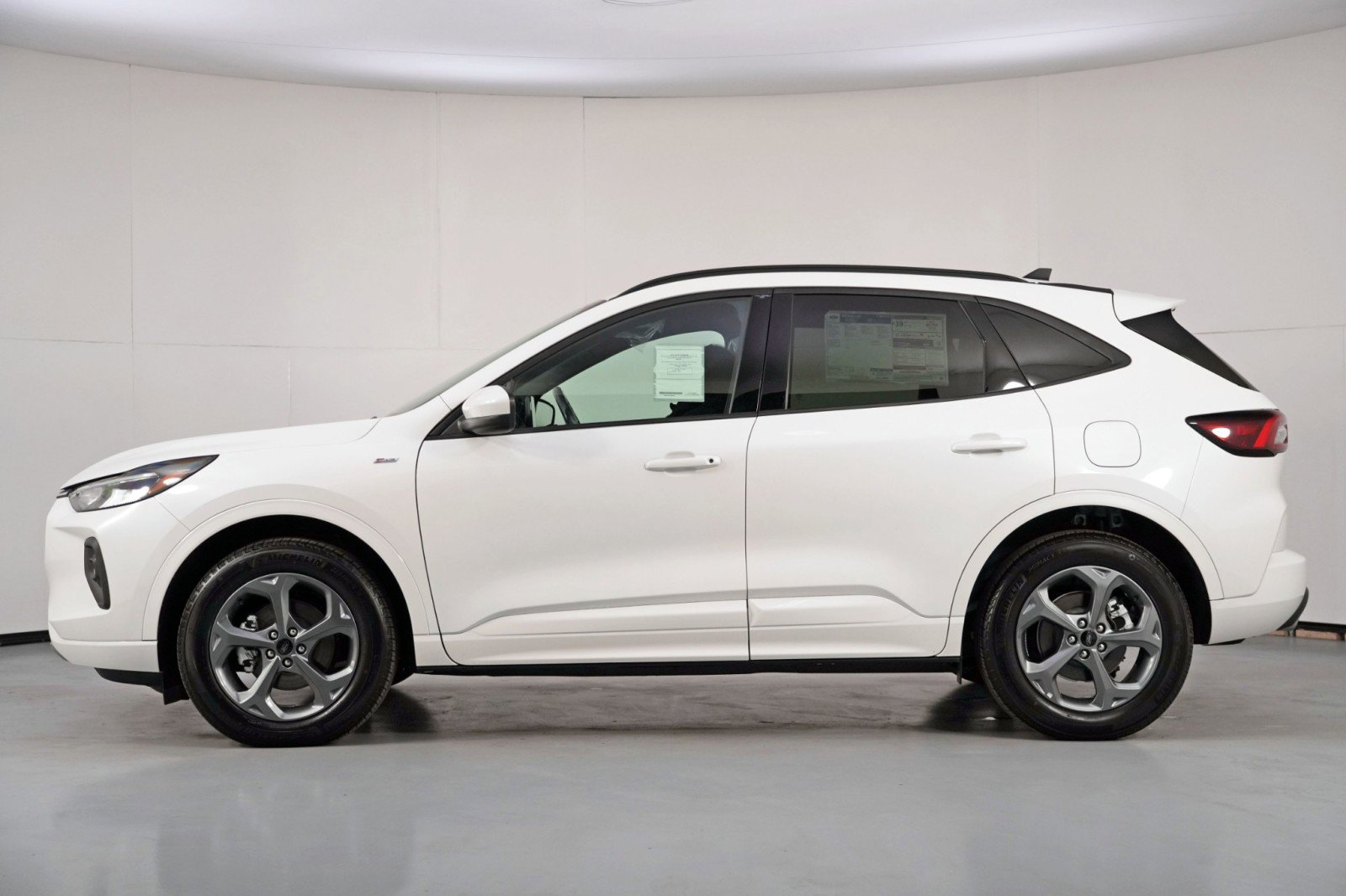 Used 2024 Ford Escape ST-Line Select image 8