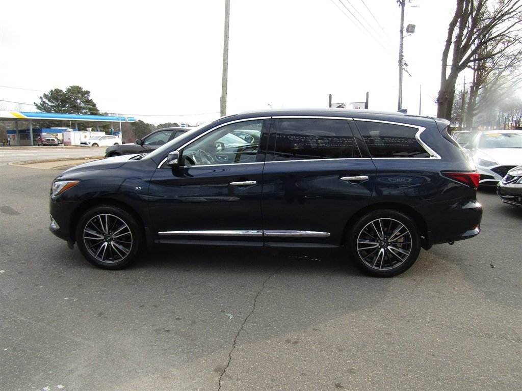 Used 2017 INFINITI QX60 Luxe w/ Deluxe Technology Package image 4