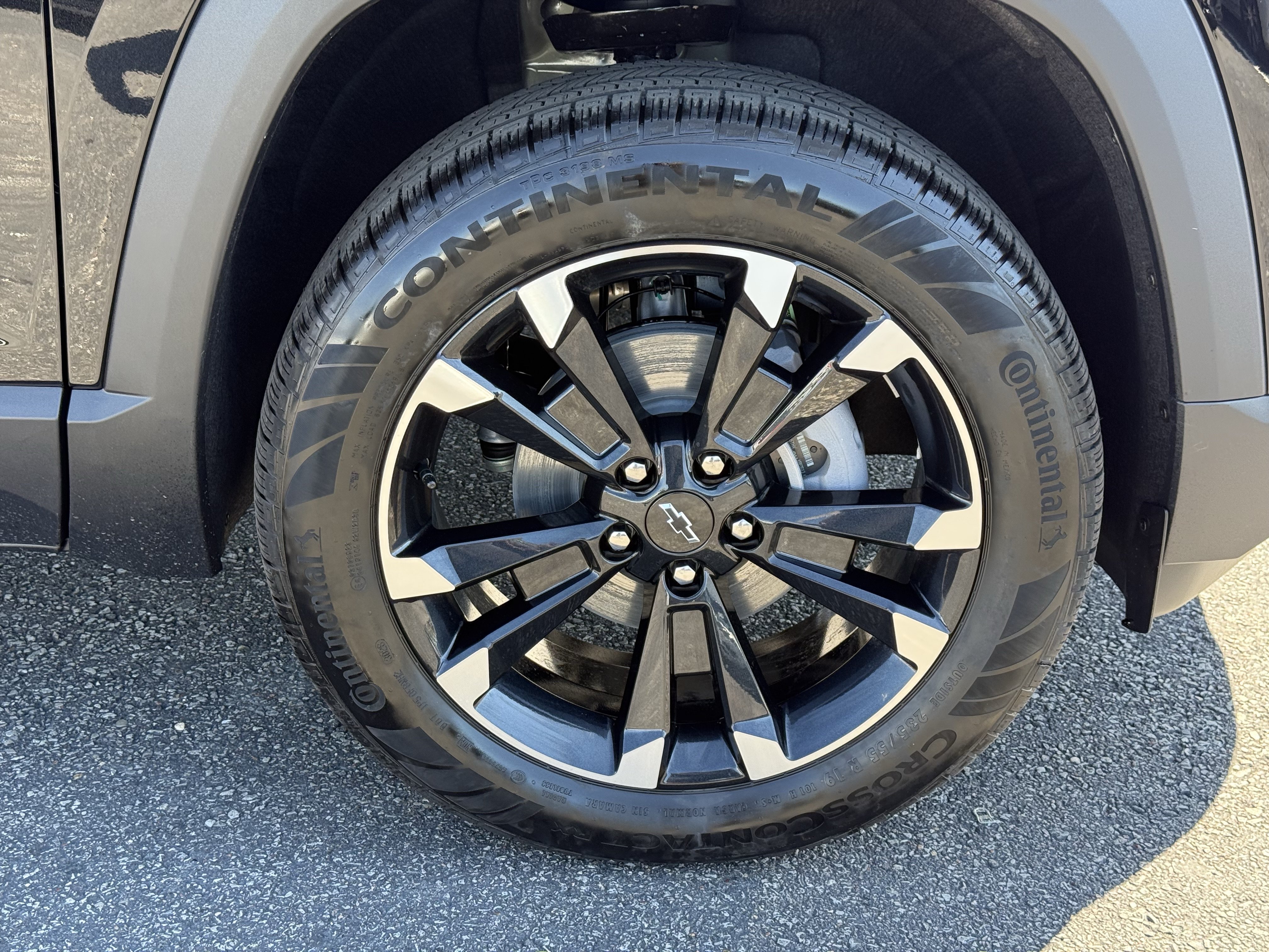 New 2027 Chevrolet Equinox RS w/ LPO, Floor Liner Package FWD image 13