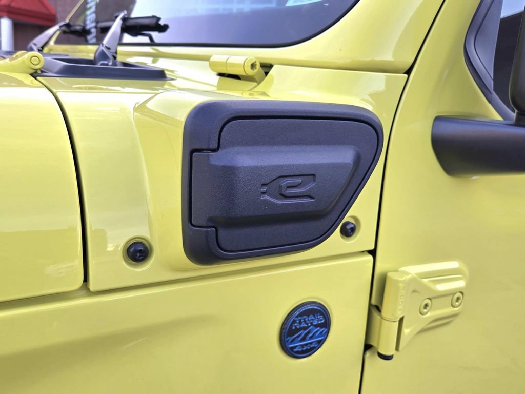 Used 2024 Jeep Wrangler Unlimited w/ Convenience Group AWD/4WD image 20