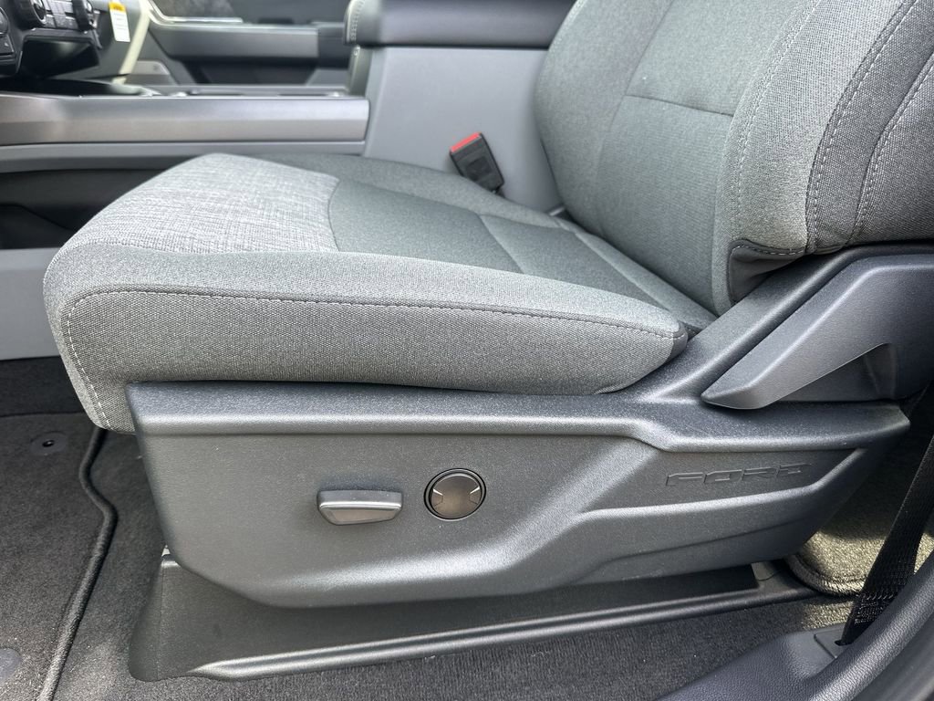 New 2026 Ford F250 XLT w/ XLT Premium Package AWD/4WD image 4