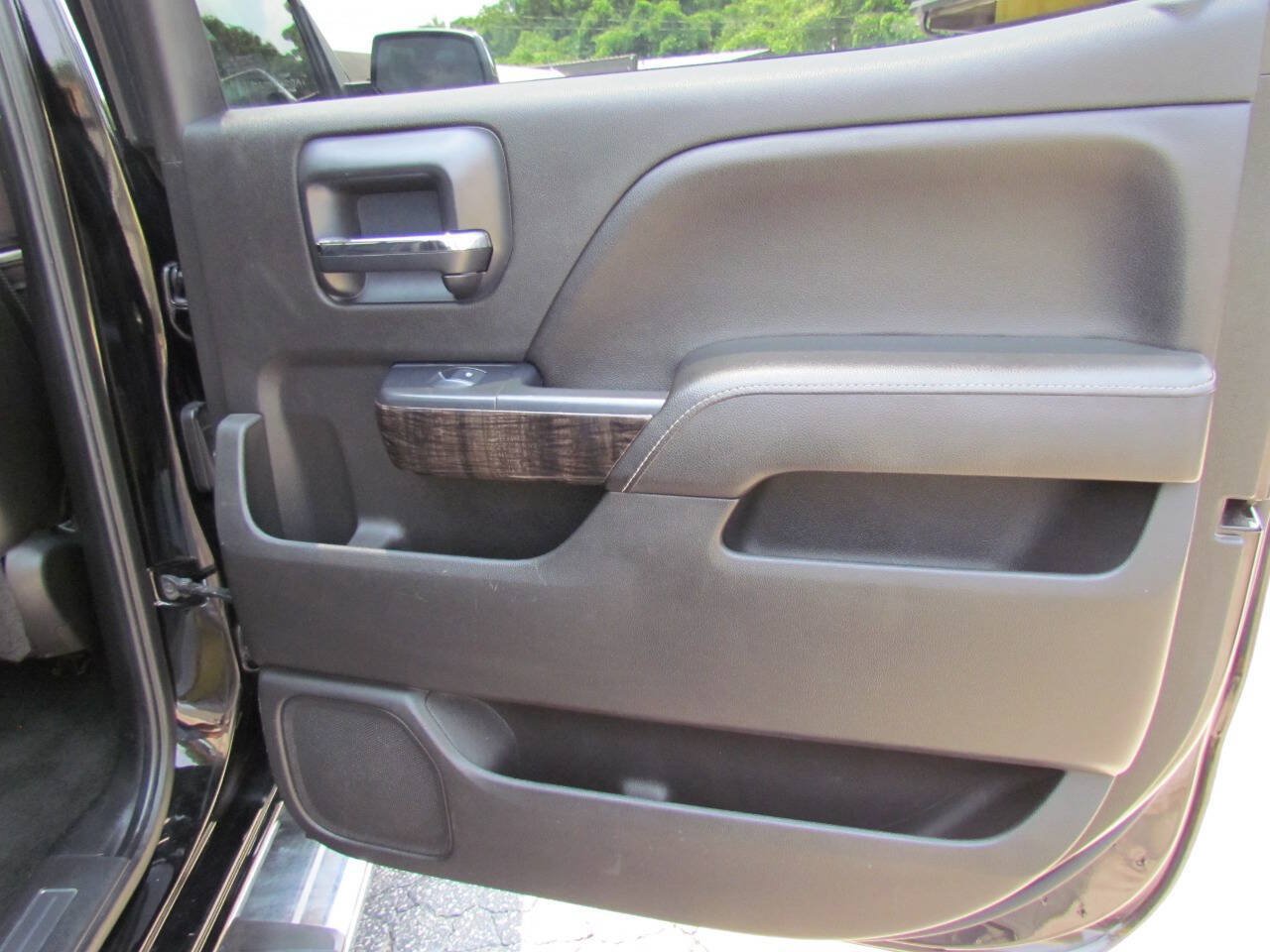 Used 2015 GMC Sierra 2500 Denali w/ Duramax Plus Package AWD/4WD image 15