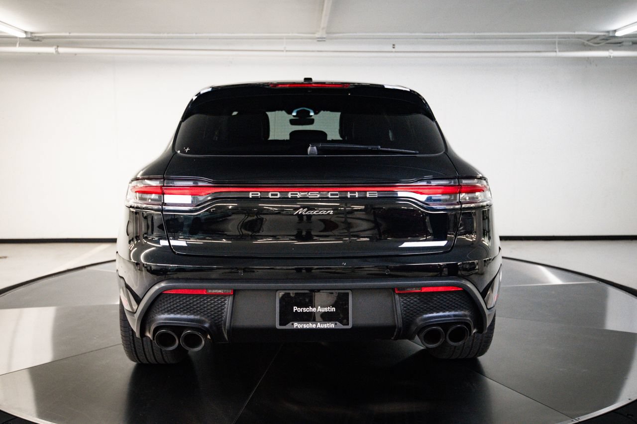 Certified 2024 Porsche Macan AWD/4WD image 3