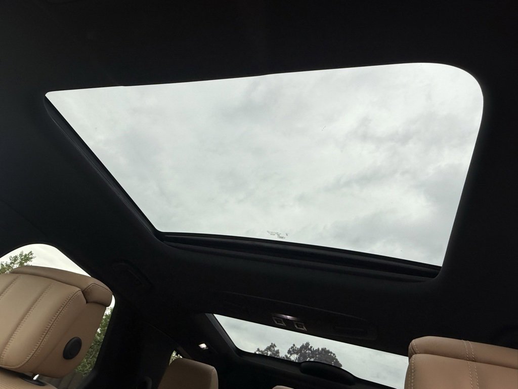 New 2025 Land Rover Discovery Dynamic SE image 15