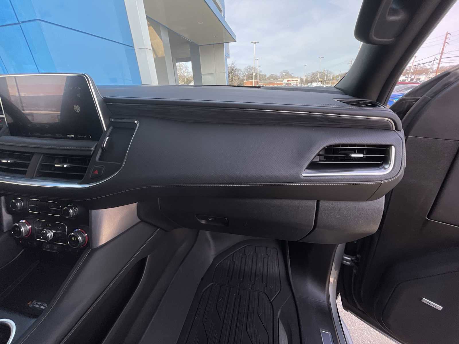 Used 2024 GMC Yukon XL SLT image 29