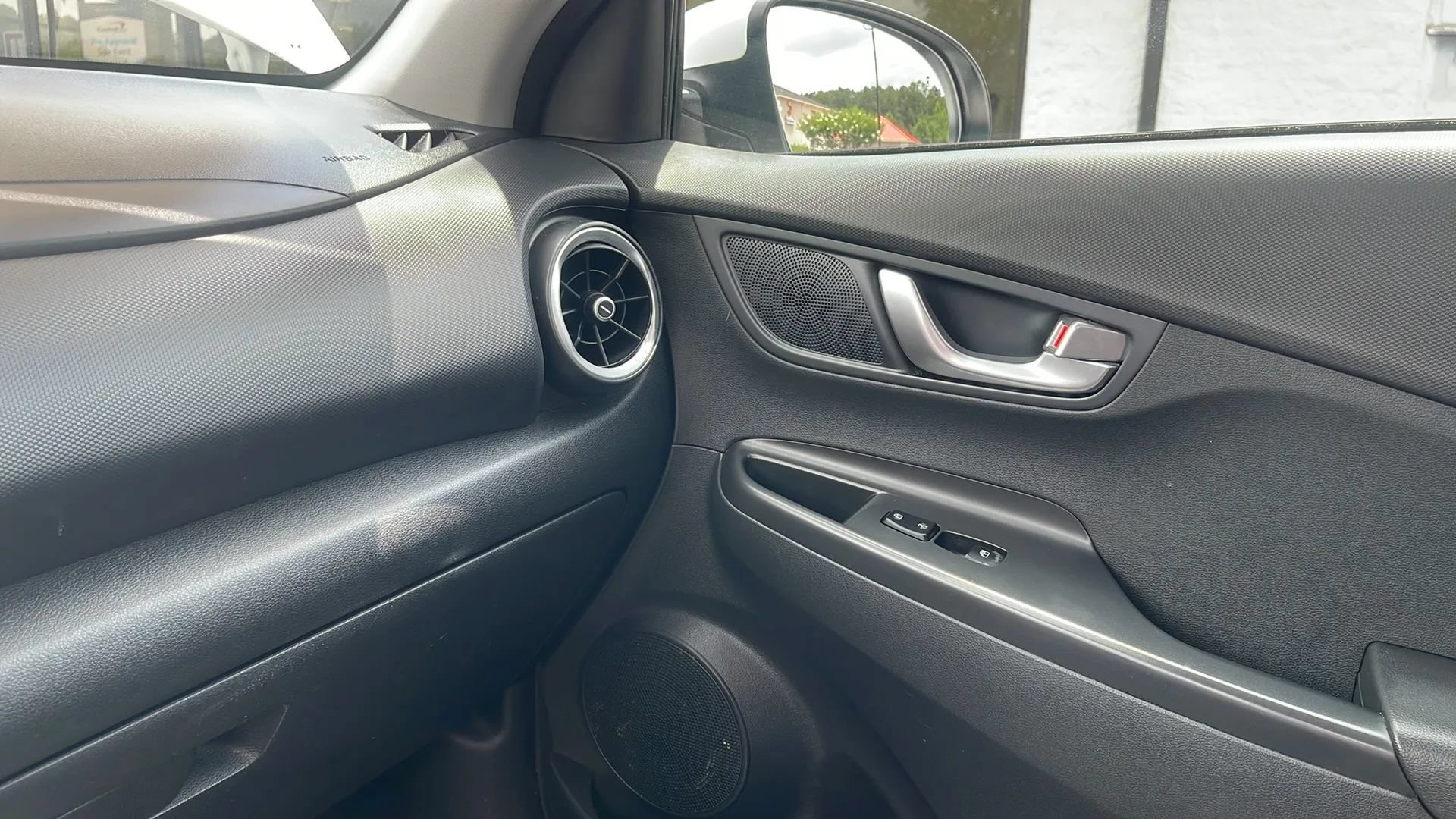 Used 2022 Hyundai Kona SEL w/ Convenience Package FWD image 17