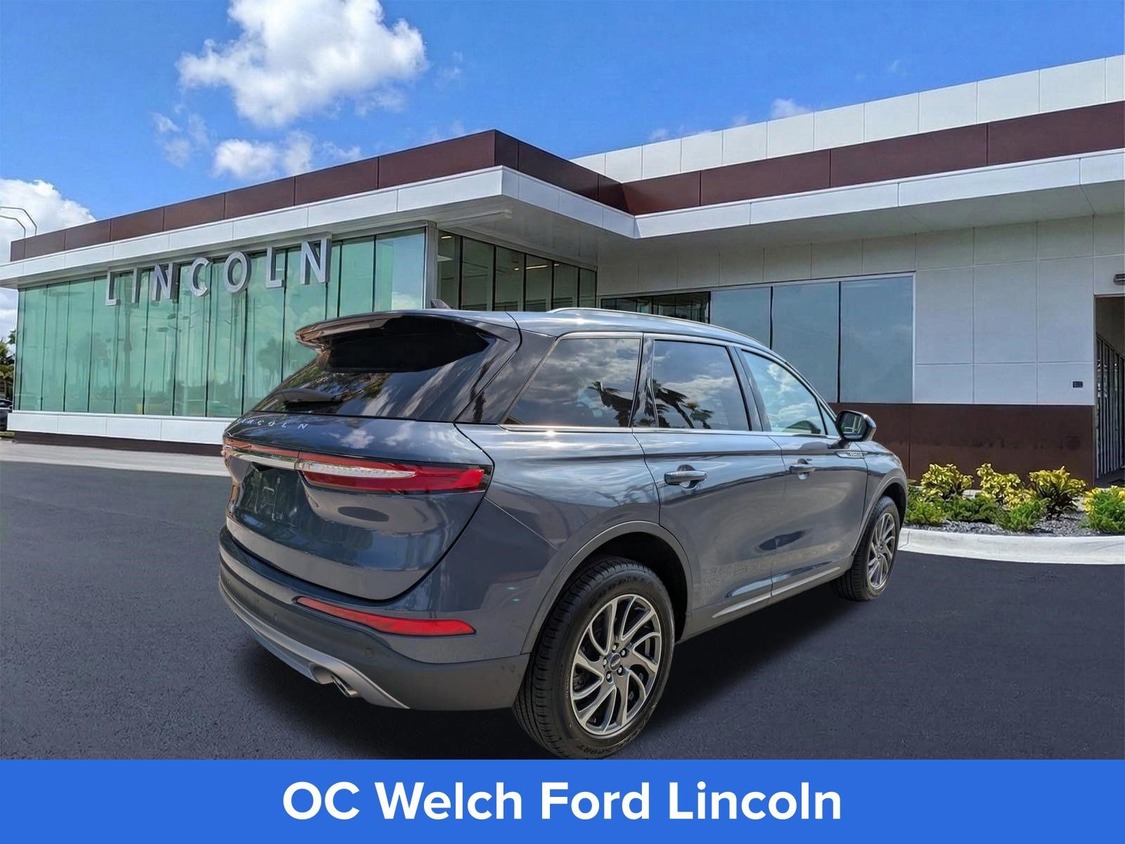 Certified 2022 Lincoln Corsair FWD w/ Equipment Group 101A image 3