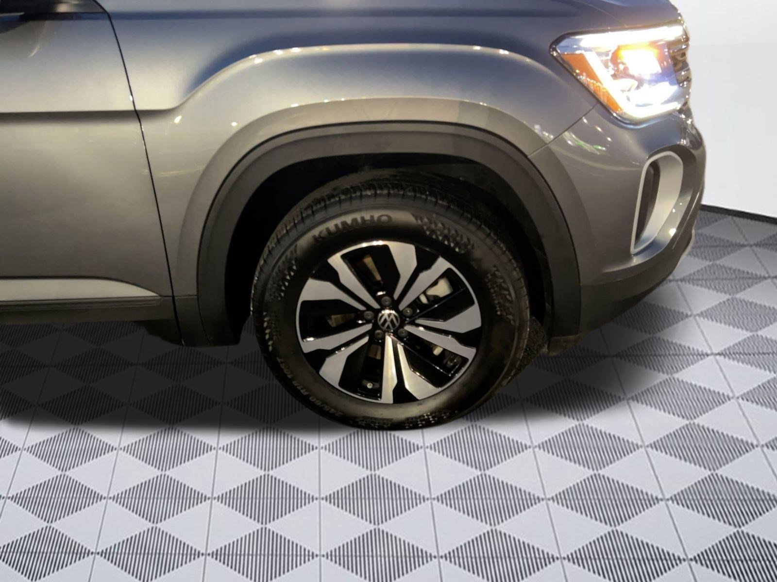 Certified 2025 Volkswagen Atlas SE image 11