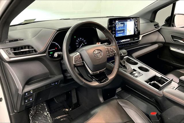 Used 2022 Toyota Sienna XSE image 14