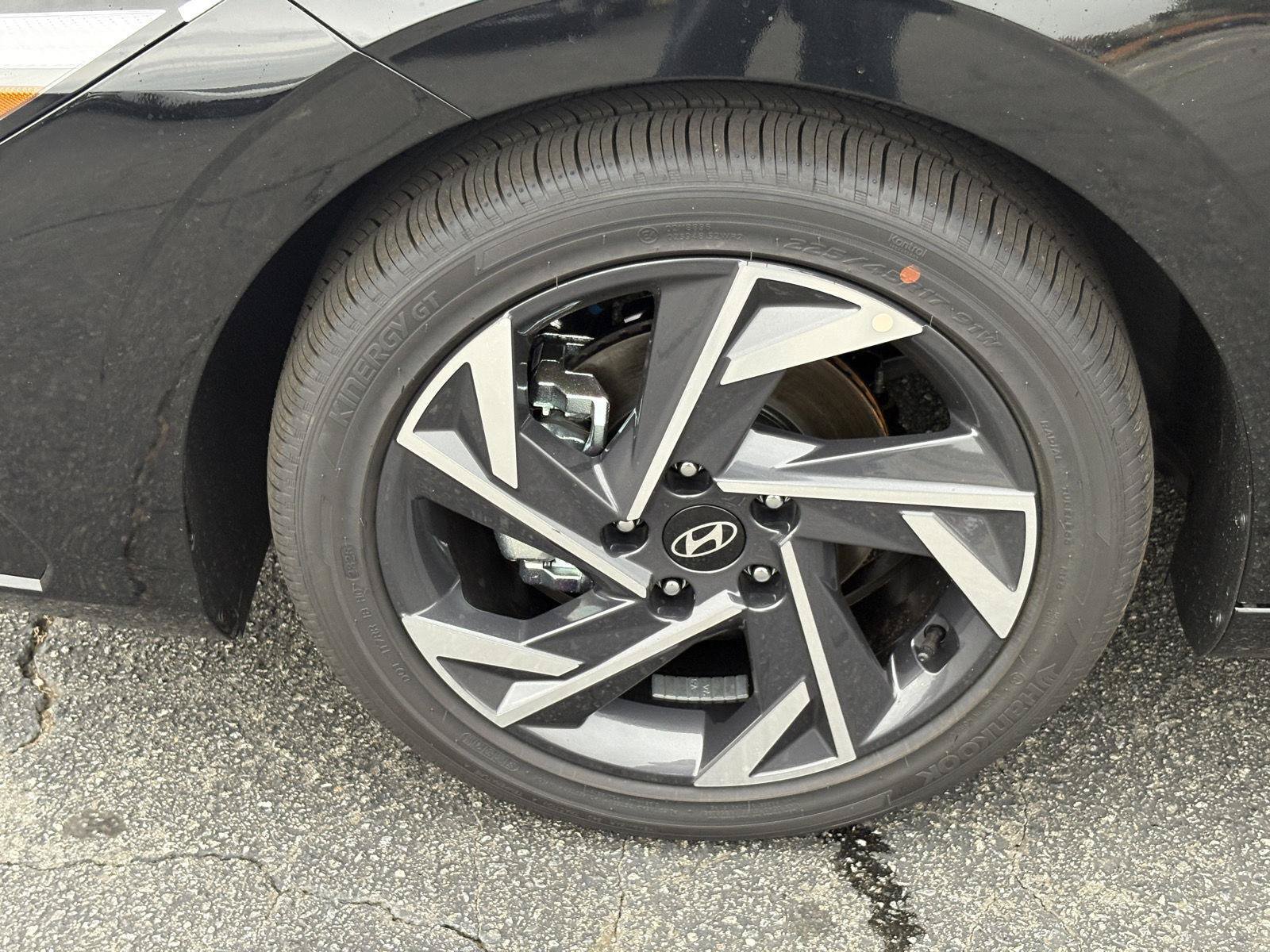 New 2026 Hyundai Elantra Limited FWD image 14