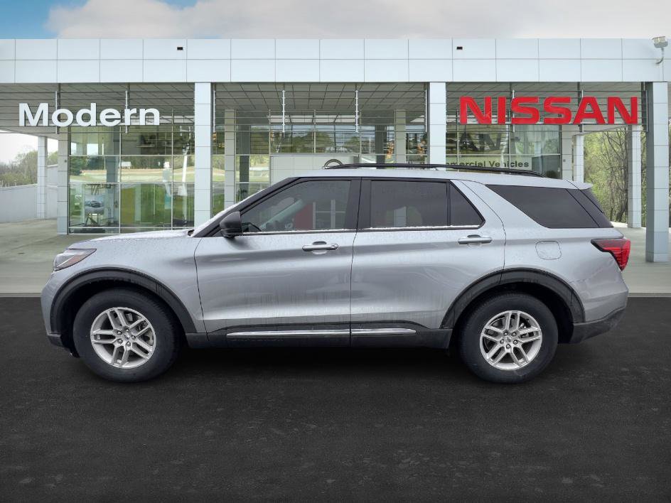 Used 2025 Ford Explorer Active w/ Active Comfort Package image 2