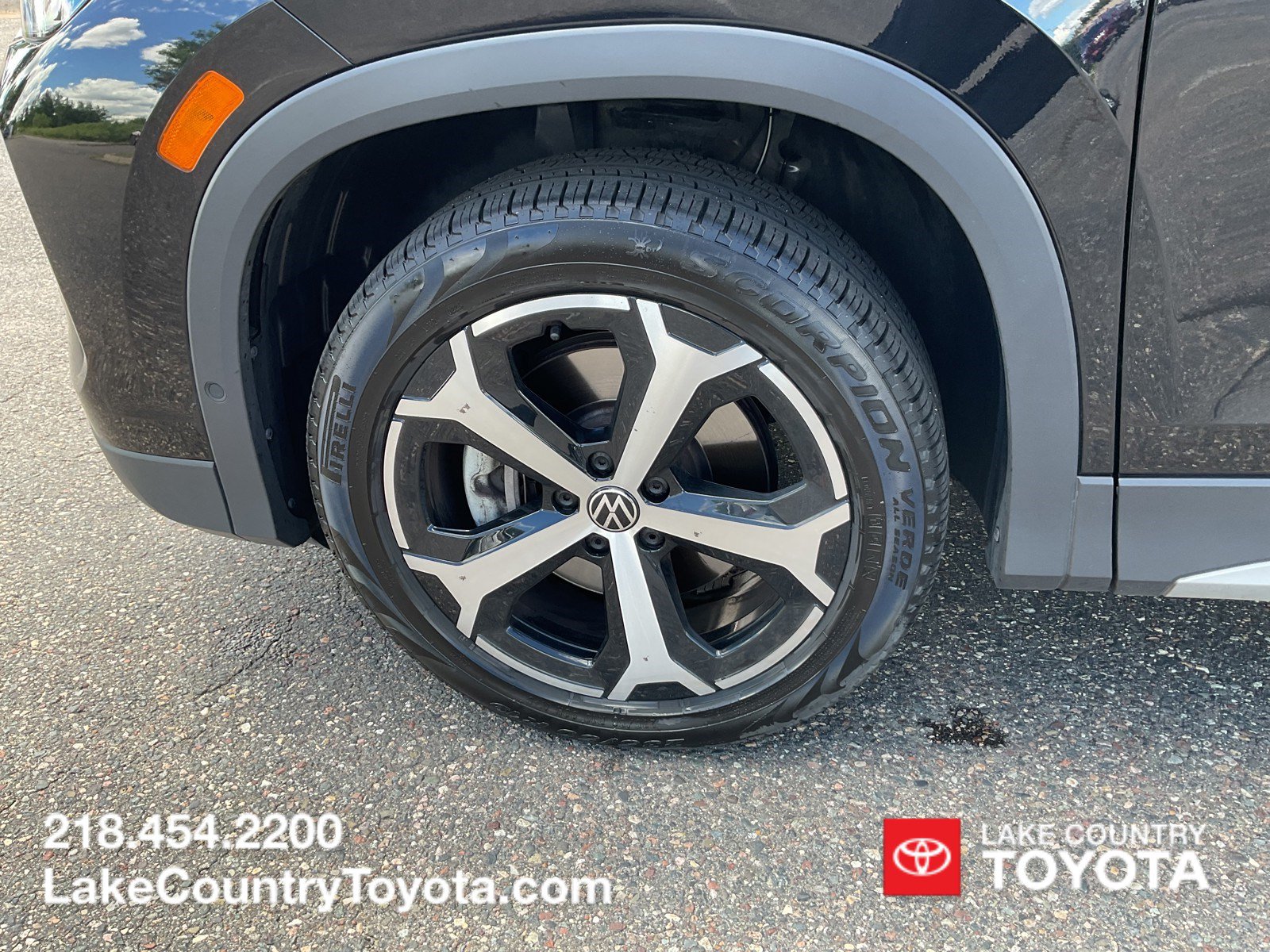 Used 2026 Volkswagen Tiguan SE AWD/4WD image 9