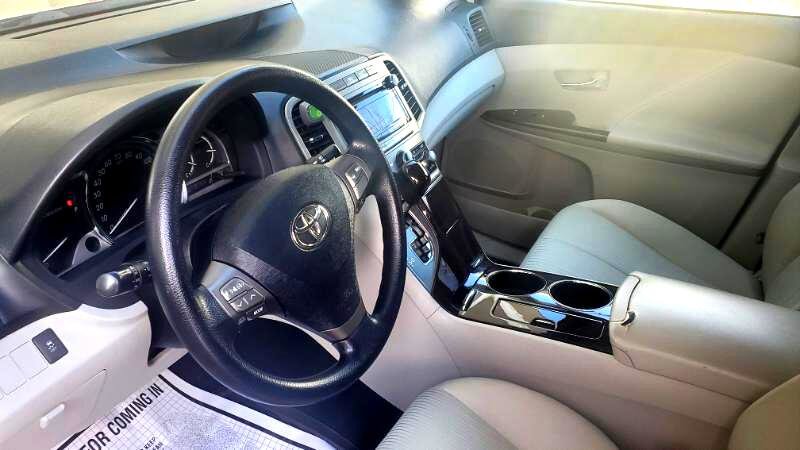Used 2012 Toyota Venza LE image 24