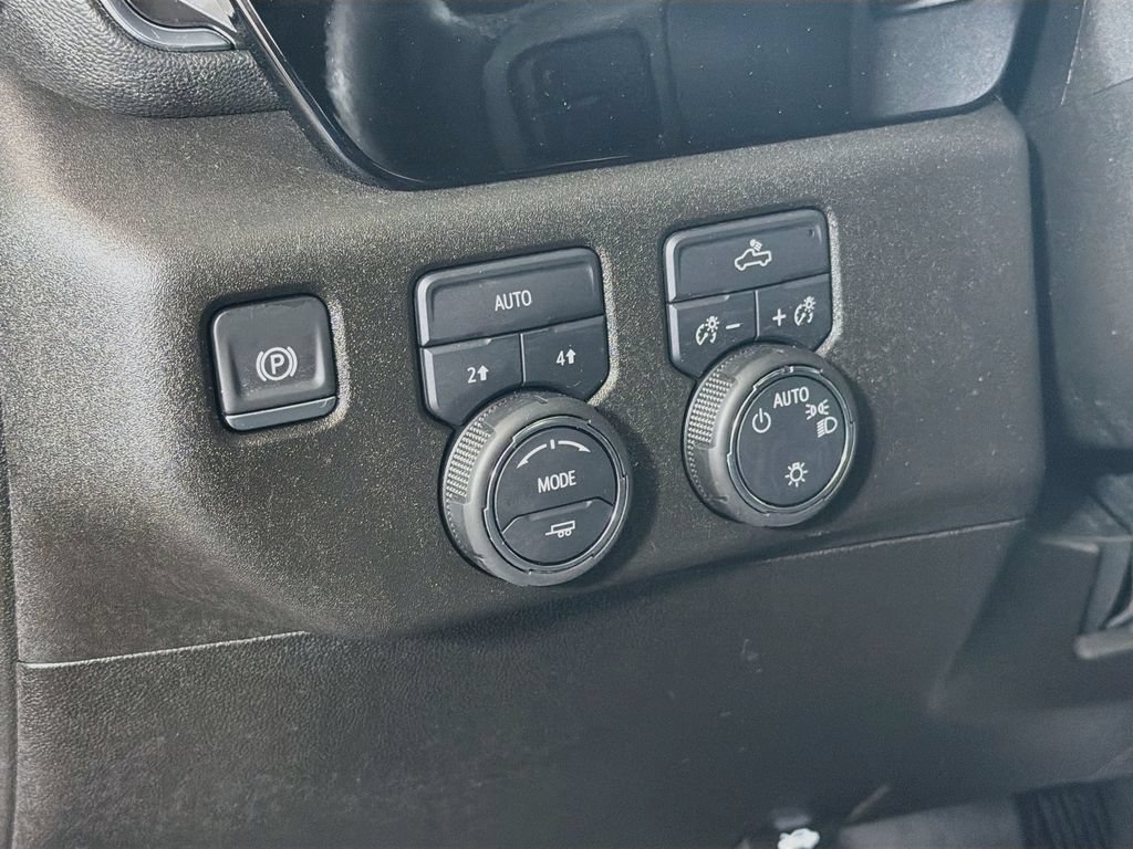 Used 2024 Chevrolet Silverado 1500 LT AWD/4WD image 12