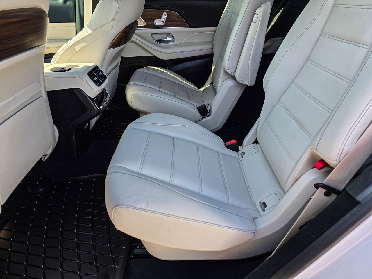 Used 2024 Mercedes-Benz GLS 450 4MATIC image 34