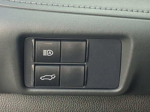 Used 2021 Toyota Highlander XLE AWD/4WD image 25