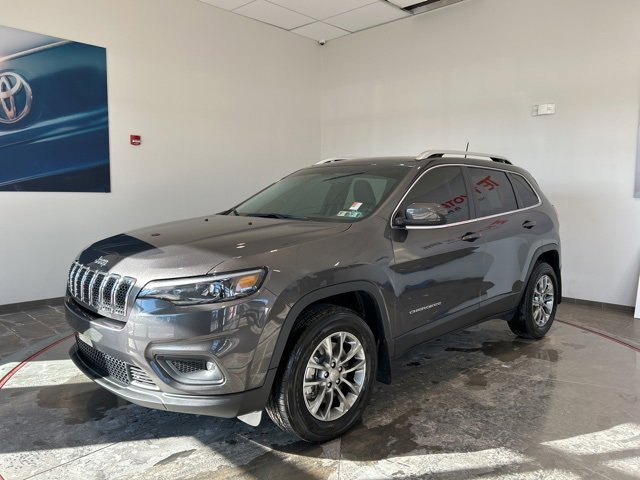 Used 2019 Jeep Cherokee Latitude Plus w/ Cold Weather Group image 2