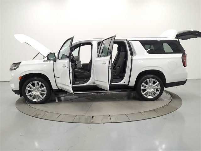 Used 2023 Chevrolet Suburban High Country image 13