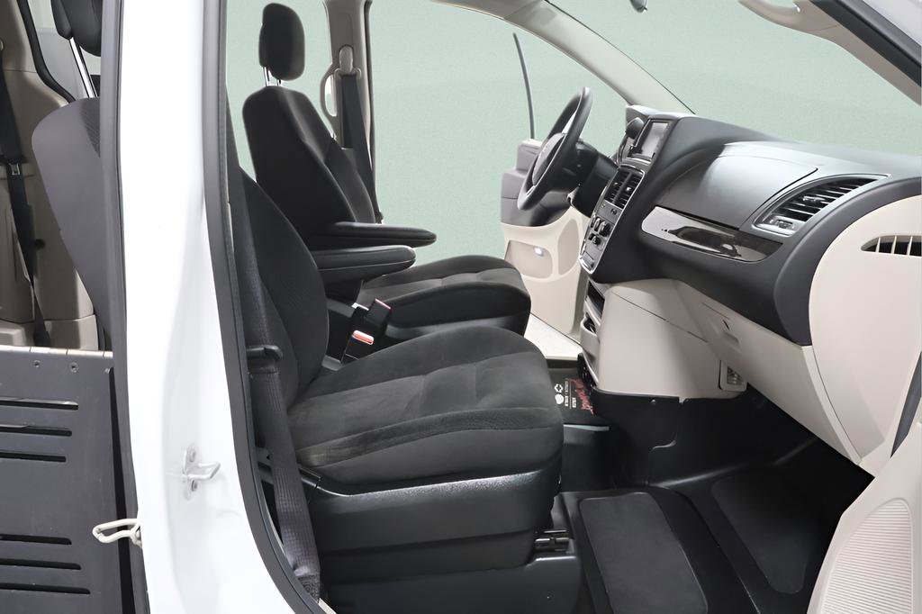 Used 2017 Dodge Grand Caravan SE w/ Power Window Group FWD image 27