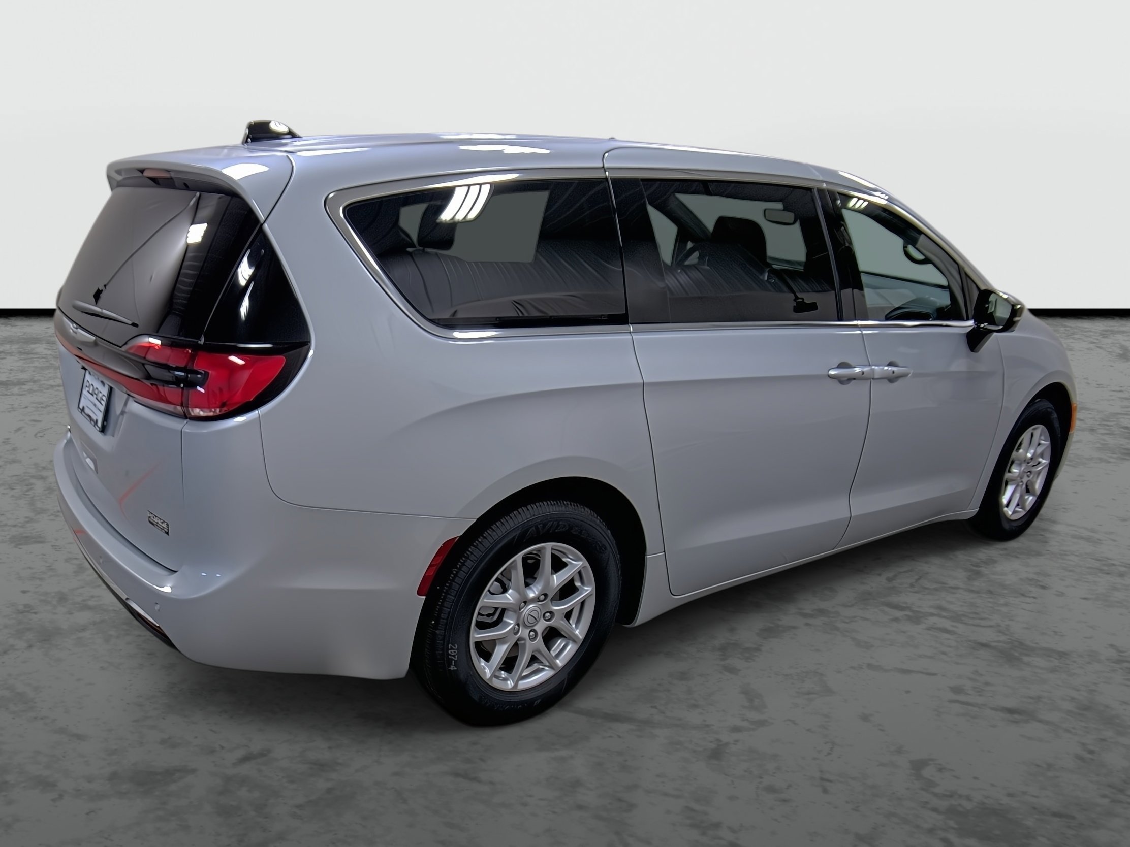 New 2026 Chrysler Pacifica Select image 4