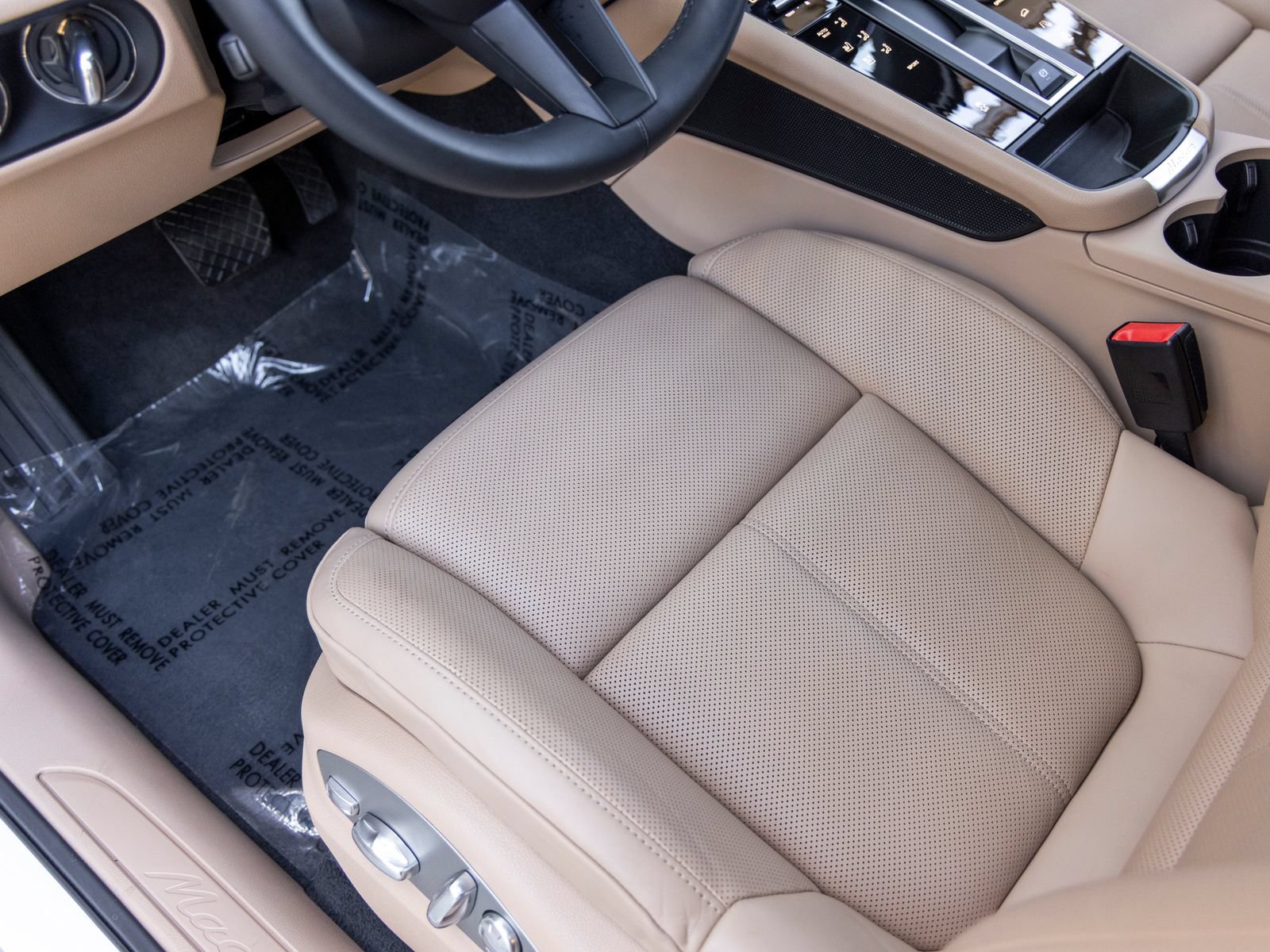 Certified 2026 Porsche Macan AWD/4WD image 33