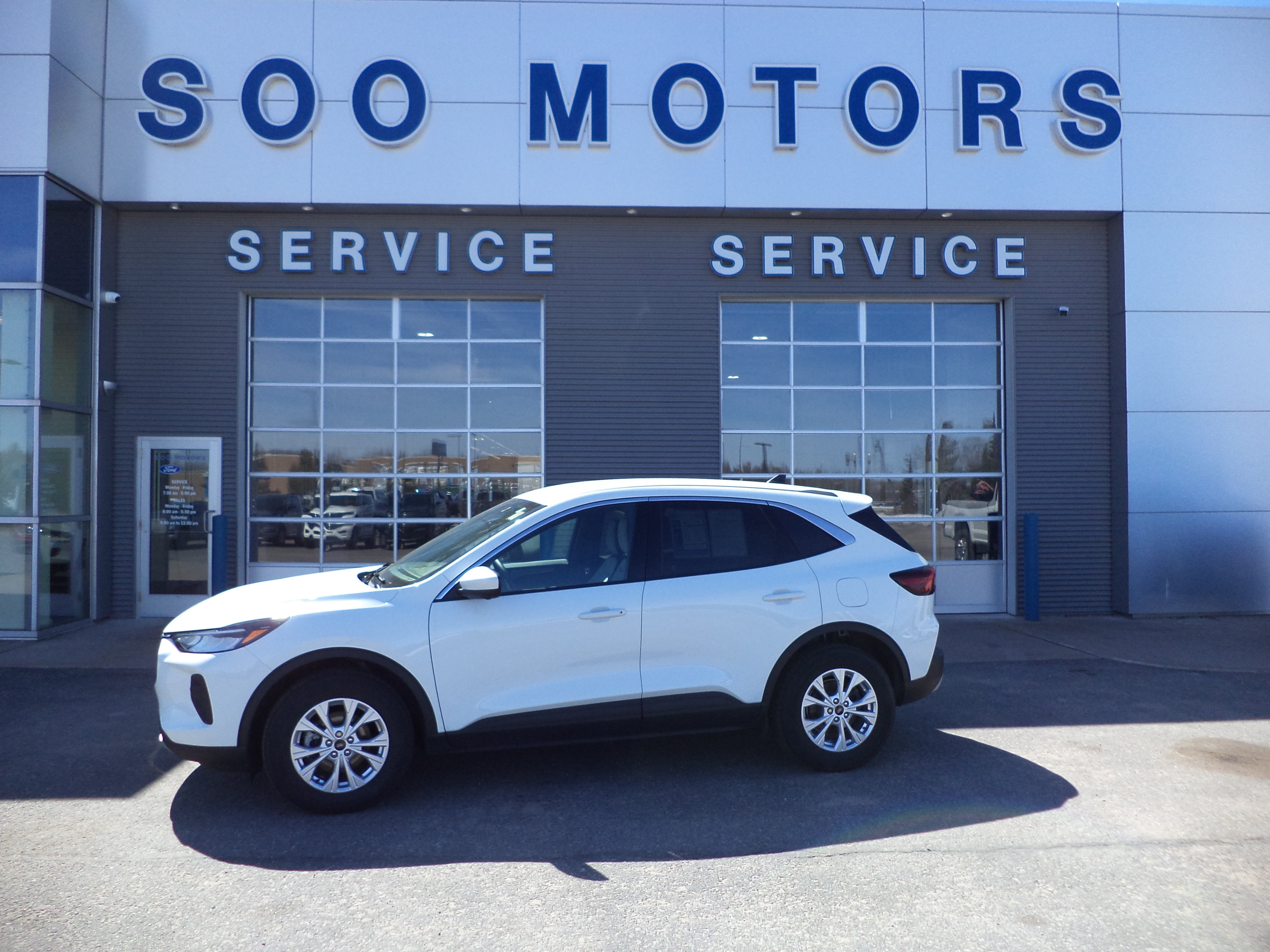 Used 2023 Ford Escape Active w/ Tech Pack #2 AWD/4WD image 1