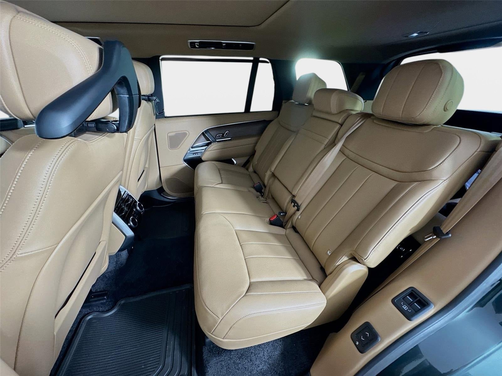 New 2026 Land Rover Range Rover Long Wheelbase SE AWD/4WD image 23