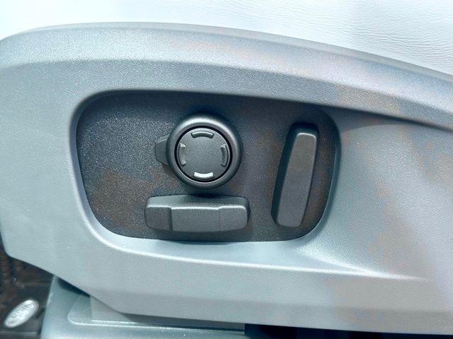 New 2025 Land Rover Defender 110 X-Dynamic SE image 16