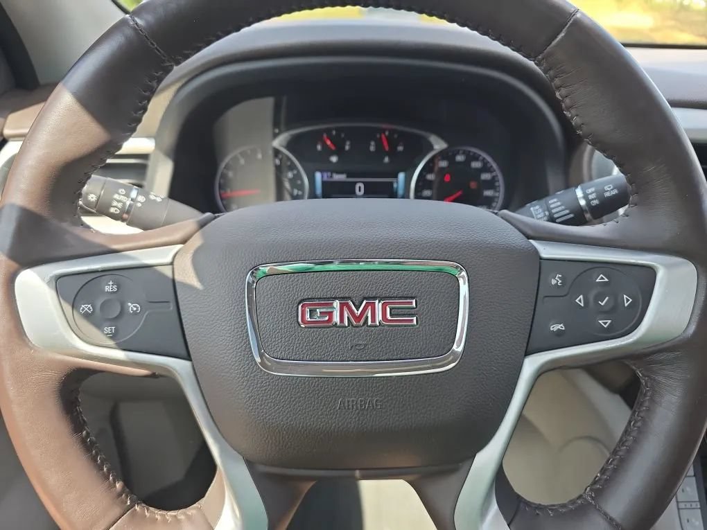 Used 2017 GMC Acadia SLT w/ LPO, Floor Liner Package FWD image 18