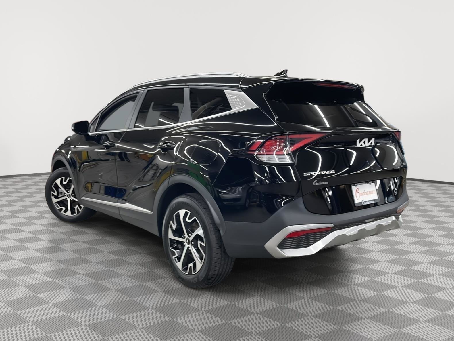 Used 2023 Kia Sportage EX image 4