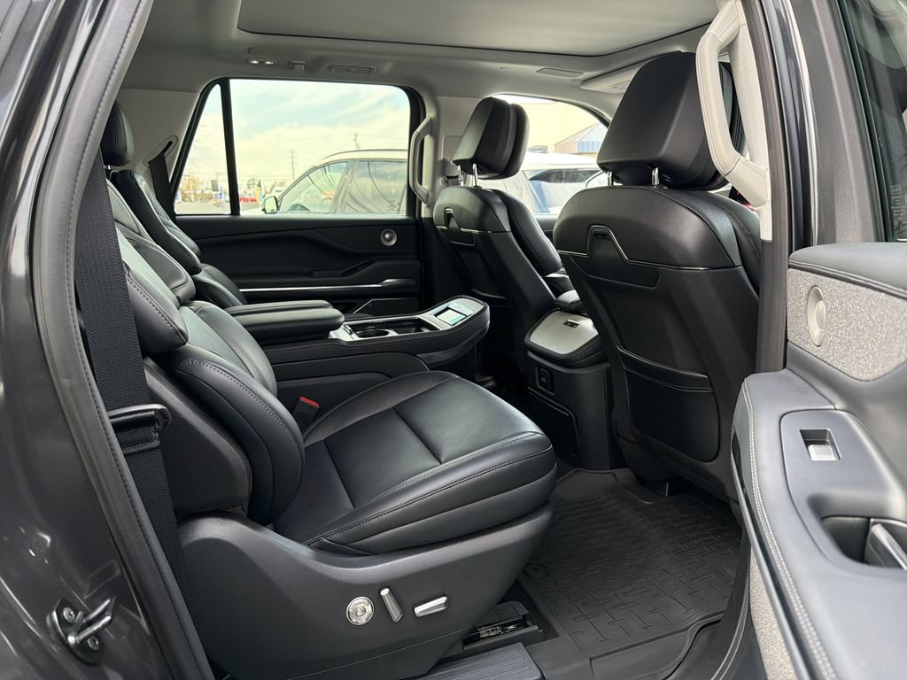 New 2025 Lincoln Navigator L Reserve AWD/4WD image 8