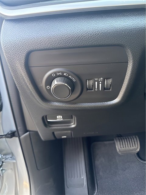 New 2025 Jeep Grand Cherokee Altitude image 13