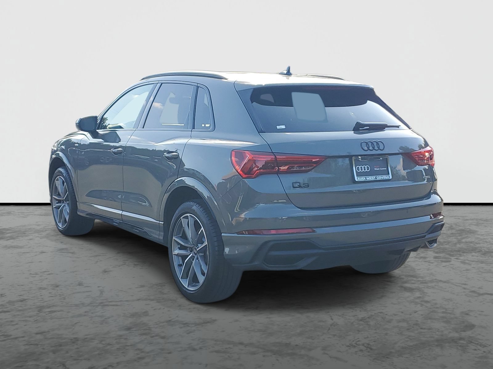 Used 2025 Audi Q3 2.0T Premium w/ Convenience Package AWD/4WD image 3
