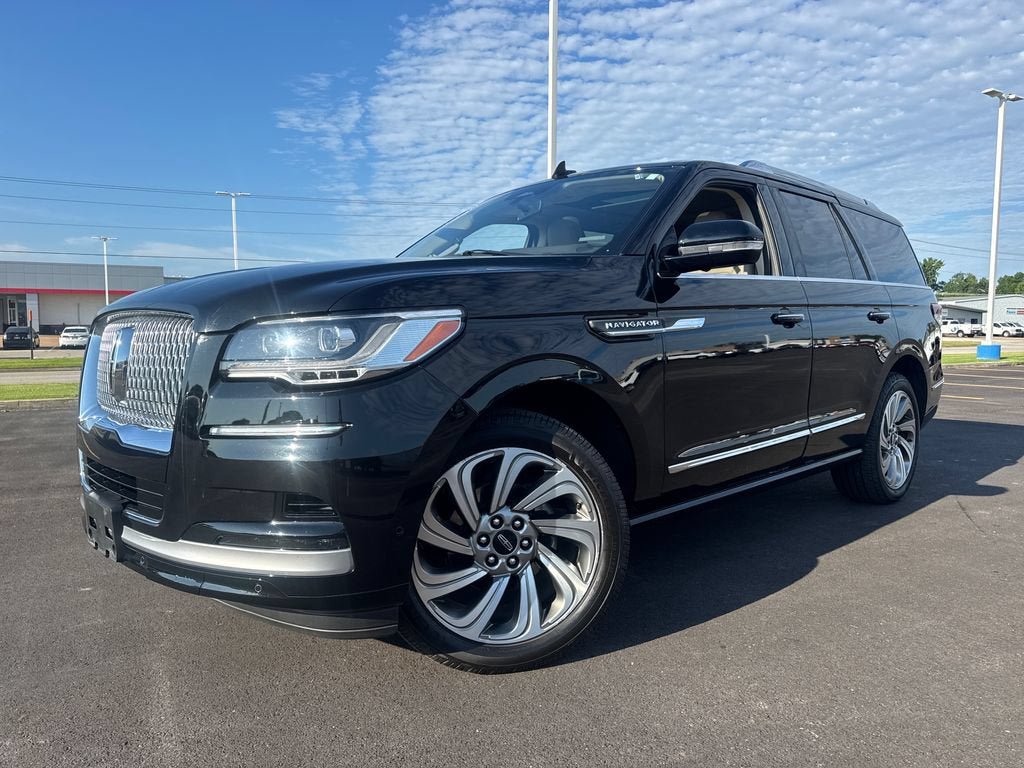Used 2023 Lincoln Navigator Reserve AWD/4WD image 1