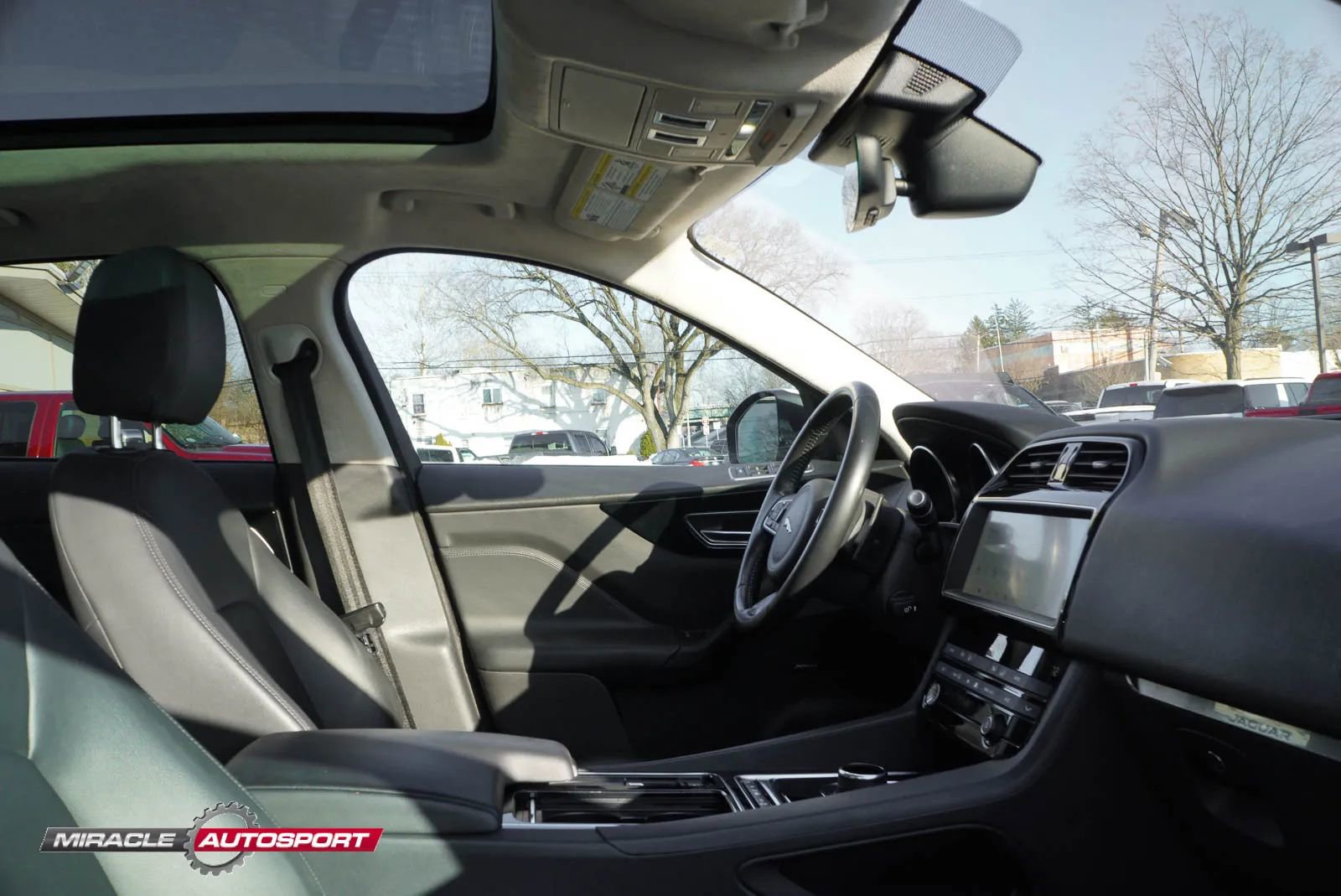 Used 2019 Jaguar F-PACE Premium image 34