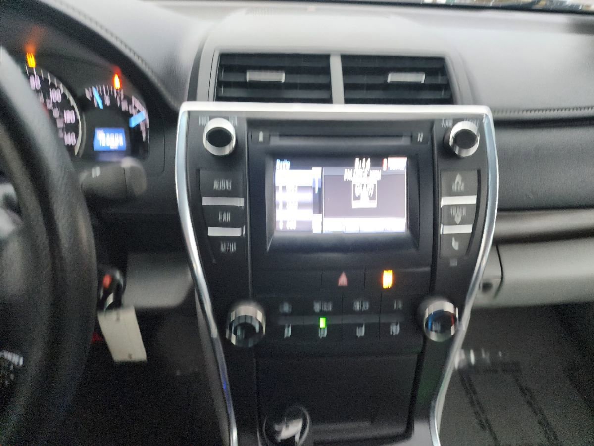 Used 2015 Toyota Camry LE image 15