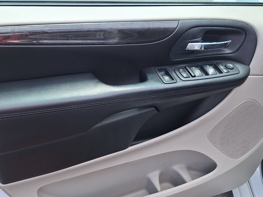 Used 2019 Dodge Grand Caravan SE FWD image 9