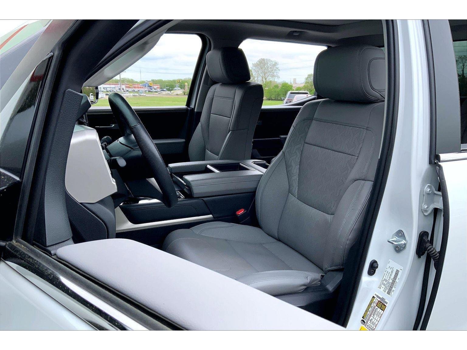 Used 2024 Toyota Tundra Limited AWD/4WD image 24