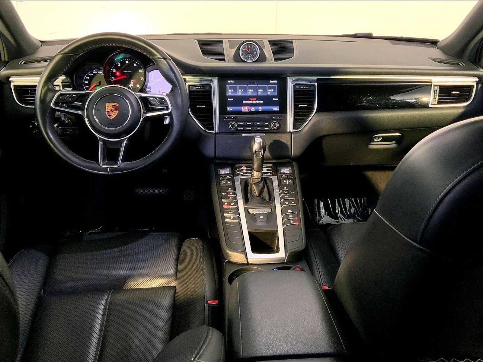 Certified 2018 Porsche Macan AWD/4WD image 14