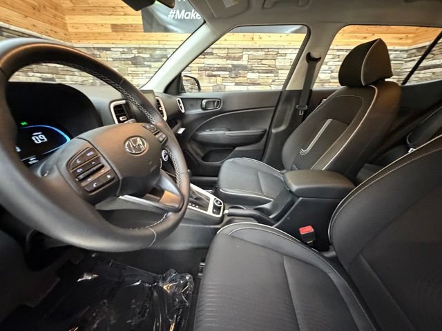 Used 2026 Hyundai Venue SEL FWD image 13