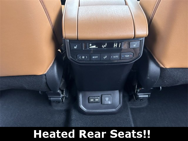Used 2024 Toyota Highlander Platinum image 8