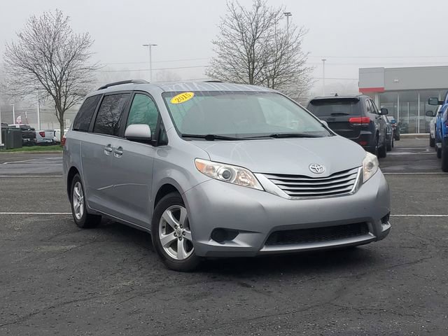 Used 2015 Toyota Sienna LE FWD image 30