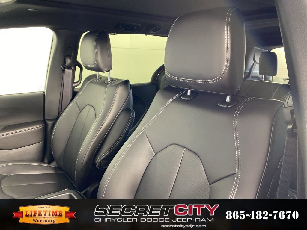New 2026 Chrysler Pacifica Select image 10