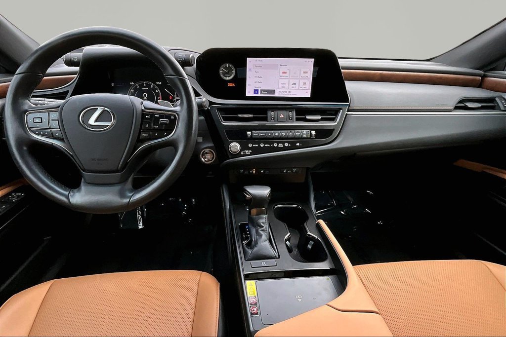 Used 2025 Lexus ES 350 w/ Premium Package FWD image 9